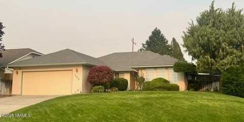 703 N 57th St, Yakima, WA 98901