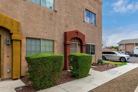 2826 E TRACY Lane, Phoenix, AZ 85032