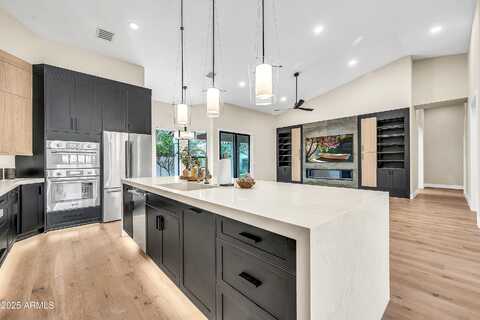 6421 E WINCHCOMB Drive, Scottsdale, AZ 85254