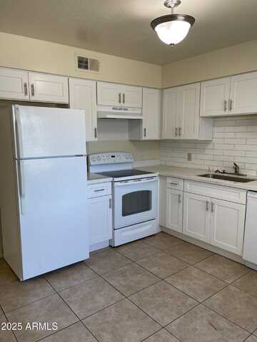 1914 W VILLAGE Drive, Phoenix, AZ 85023