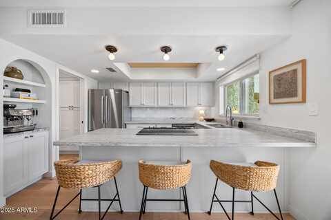 7343 E NORTHLAND Drive, Scottsdale, AZ 85251