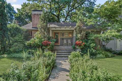 2111 W. Greenleaf Avenue, Chicago, IL 60645