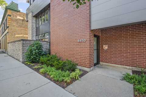 4410 N. Troy Street, Chicago, IL 60625