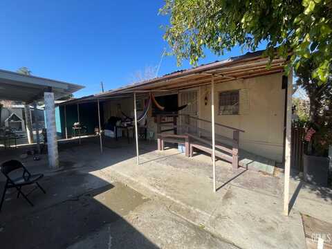 207 Fillmore Street, Taft, CA 93268