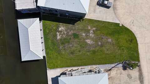 39 Bird Reef Ct, Grand Isle, LA 70358