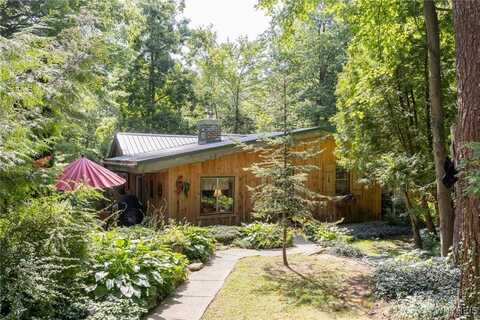 7531 Crestwood Circle, Boston, NY 14127