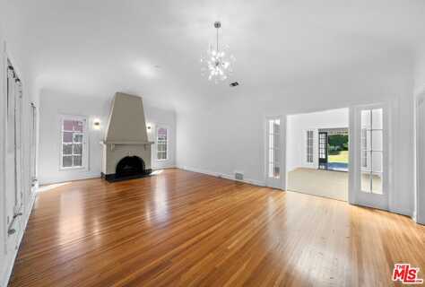 107 S Lucerne Blvd, Los Angeles, CA 90004