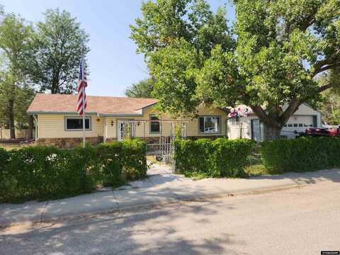 168 N 5th Avenue, Mills, WY 82604