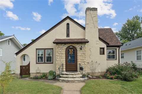 2419 C Avenue NE, Cedar Rapids, IA 52402