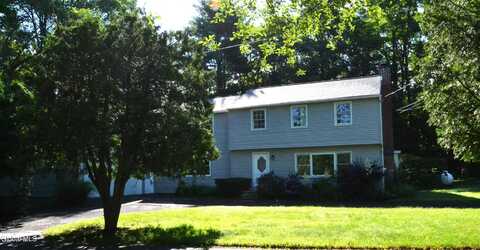 7 Eric's Lane, Clifton Park, NY 12148