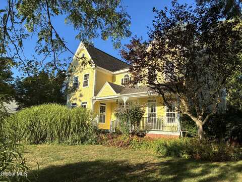 9 Wedgewood Drive, Bethlehem, NY 12054