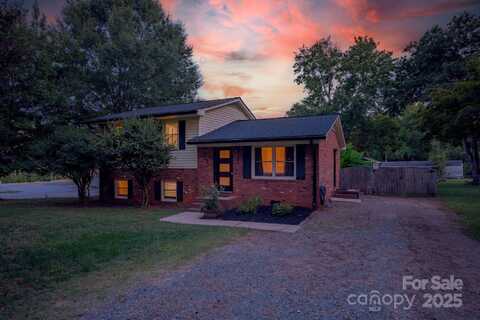 827 Brookwood Drive, Mooresville, NC 28115