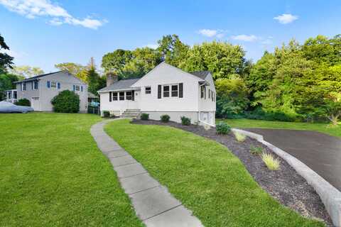 8 Lloyd Road, Norwalk, CT 06850