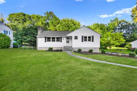 8 Lloyd Road, Norwalk, CT 06850