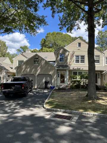 416 Pitkin Hollow, Trumbull, CT 06611