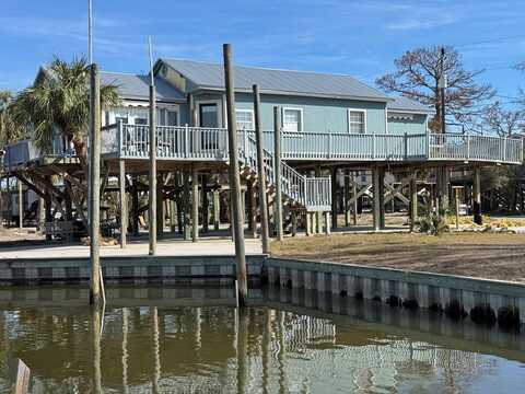 102 9th Ave, Horseshoe Beach, FL 32648