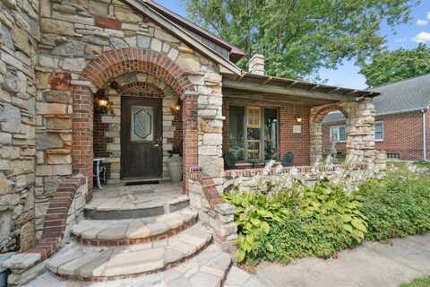 203 3rd Ave SW, Farley, IA 52046