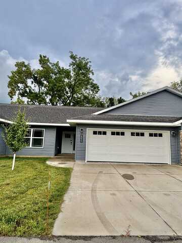 605 3rd, Delhi, IA 52223
