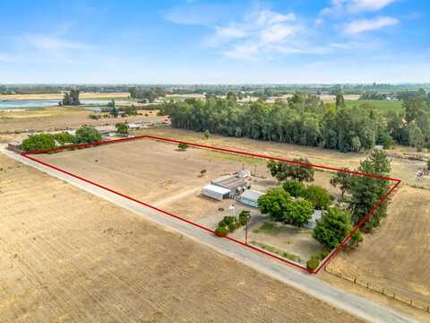 9238 Belmont Avenue E, Sanger, CA 93657