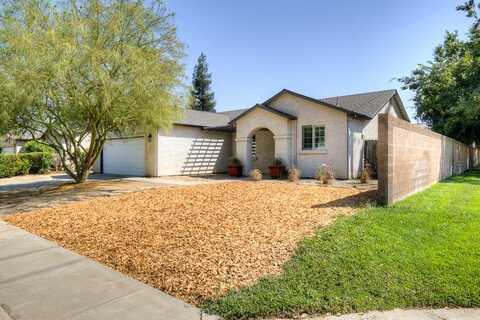 684 Orange W, Kingsburg, CA 93631