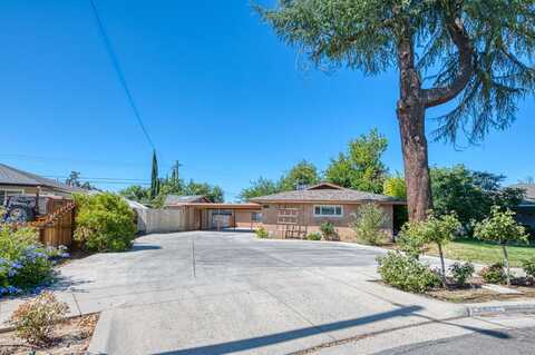 545 Fedora Avenue W, Fresno, CA 93705