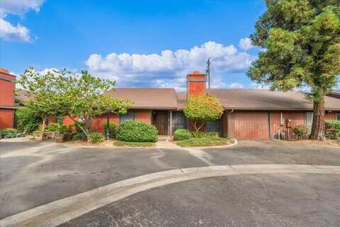 1541 Fairmont Avenue E, Fresno, CA 93704