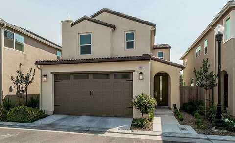 2053 Rogers Lane N, Clovis, CA 93619