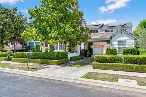 2143 Everglade Avenue, Clovis, CA 93619