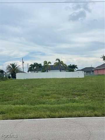 318 Kismet Parkway W, Cape Coral, FL 33993