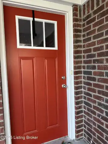 514 Eagle Pointe Dr, Louisville, KY 40214