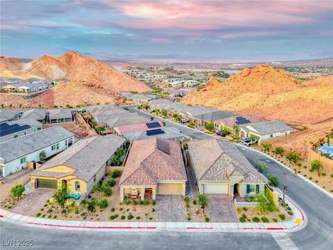32 Tatahatso Point Street, Henderson, NV 89011