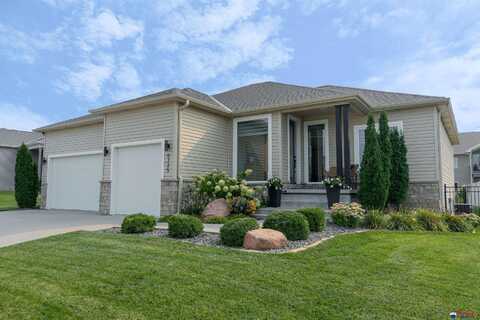6725 Monarch Drive, Lincoln, NE 68516