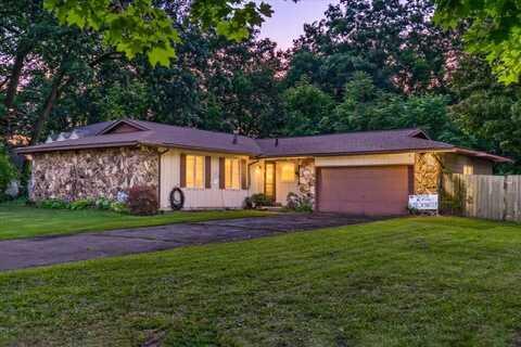 110 Walnut Woods Court, Plainwell, MI 49080