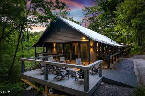1421 Silver Poplar Lane, Sevierville, TN 37876