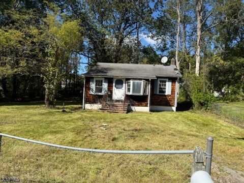 16 Madelyn Ave, West Milford, NJ 07480