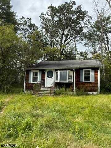 16 Madelyn Ave, West Milford, NJ 07480