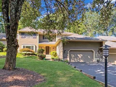 26 Hunters Circle, Tewksbury Twp., NJ 08833
