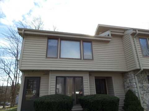 405 Mohegan Ci, Andover, NJ 07848
