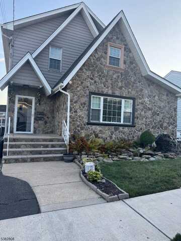 226 Forest Ave, Lyndhurst, NJ 07071