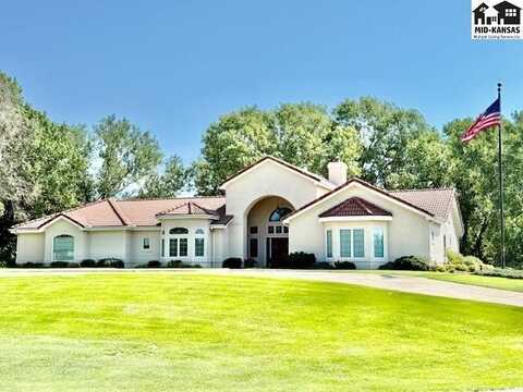 3706 Cherry Hills Dr, Hutchinson, KS 67502