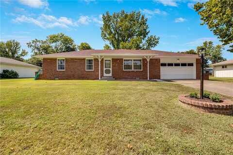 1215 N Tucker Street, Nevada, MO 64772