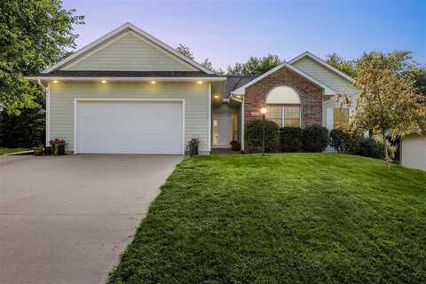 2700 Oakmont Ct, Coralville, IA 52241