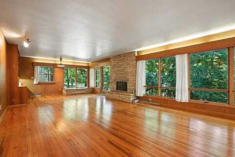 1639 Ridge Rd, Iowa City, IA 52245