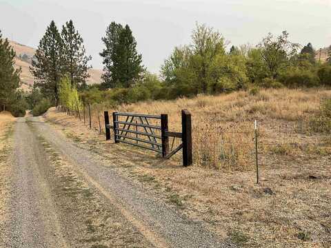 13790 Cross Farm Rd, Juliaetta, ID 83535
