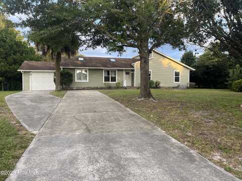 402 Crown Point Road, Hubert, NC 28539