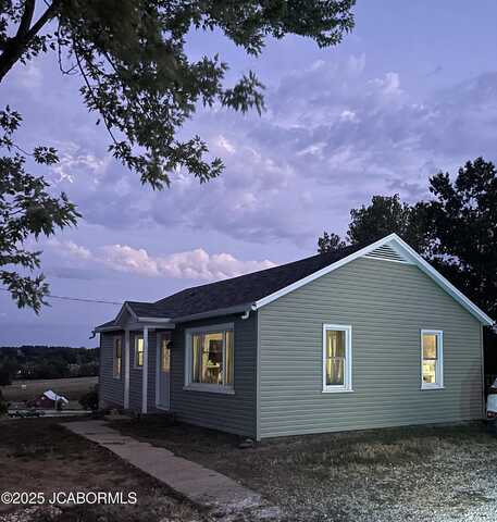 96 COUNTY RD 402, Loose Creek, MO 65054