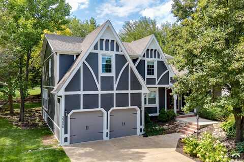 2204 Rodeo Drive, Lawrence, KS 66047