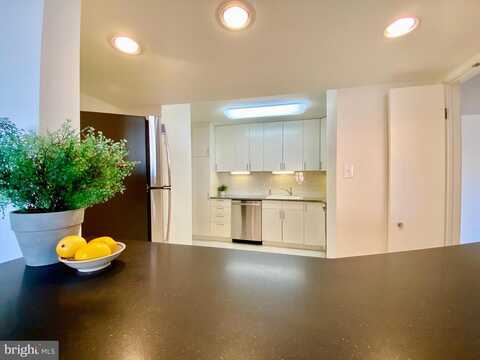 3800 FAIRFAX DR #302, ARLINGTON, VA 22203