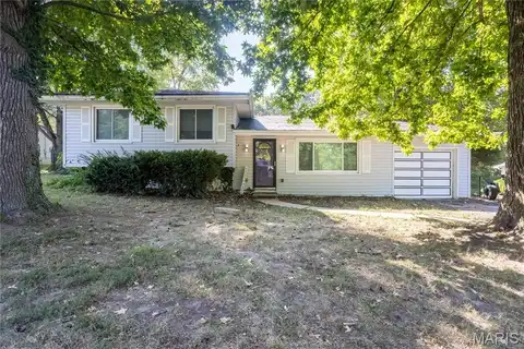 11 White Oak Drive, Saint Peters, MO 63376