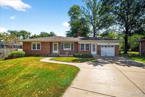 24 Valley Drive, Florissant, MO 63031